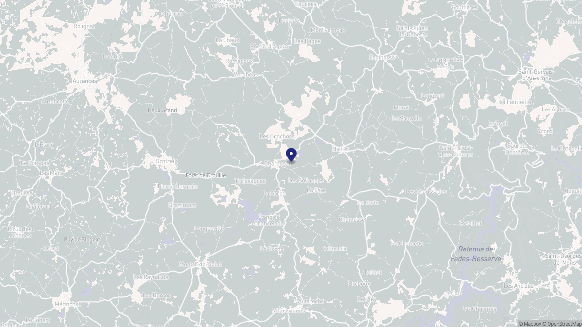 Aperçu cartographique de Charensat, centré sur la commune