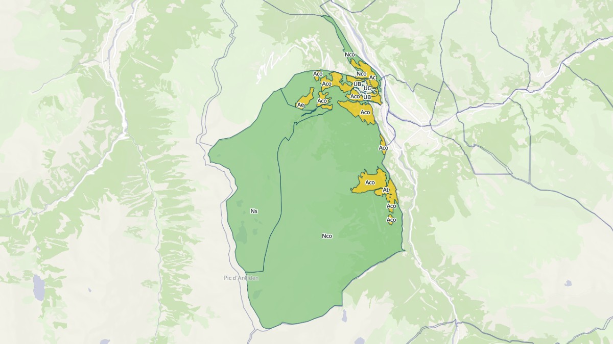 Aperçu cartographique de Sazos, centré sur la commune
