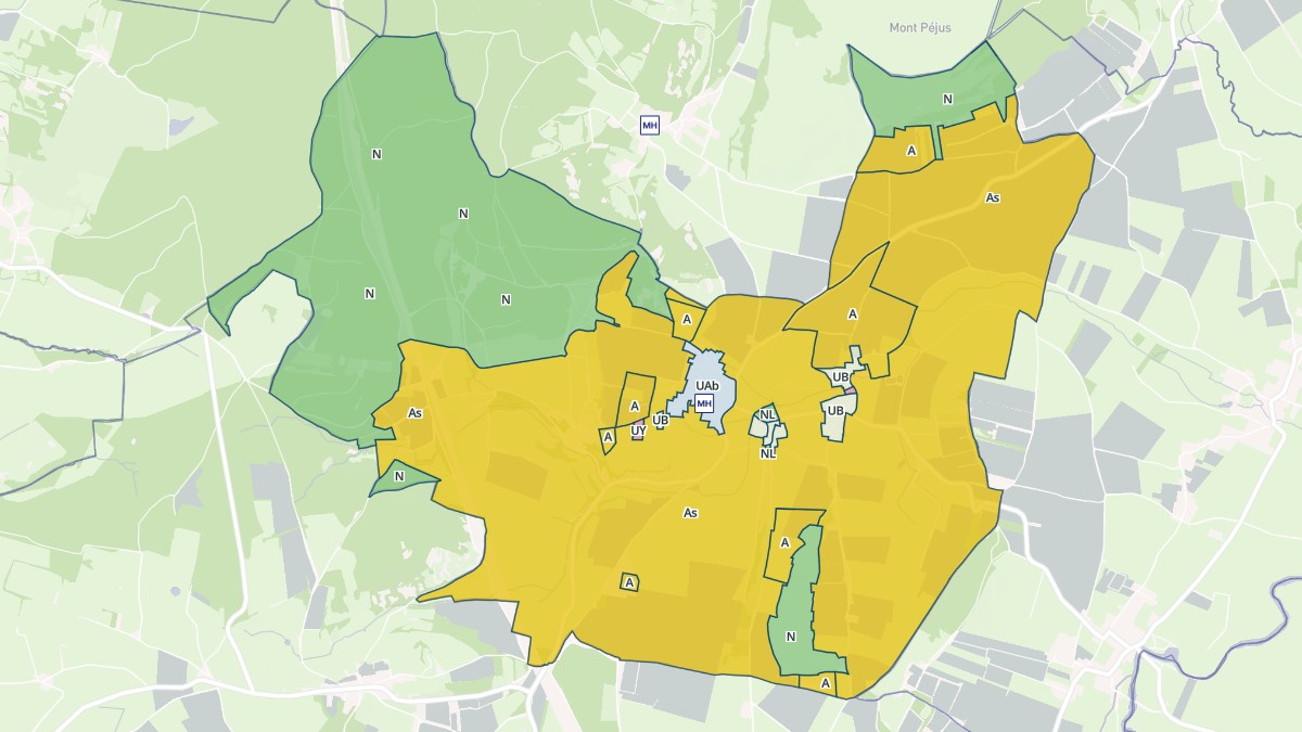 Aperçu cartographique de Curtil-sous-Burnand, centré sur la commune