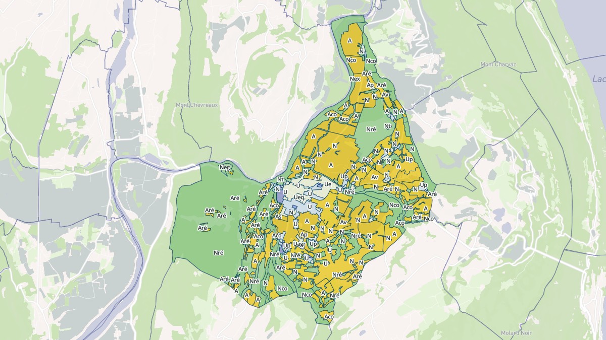Aperçu cartographique de Yenne, centré sur la commune