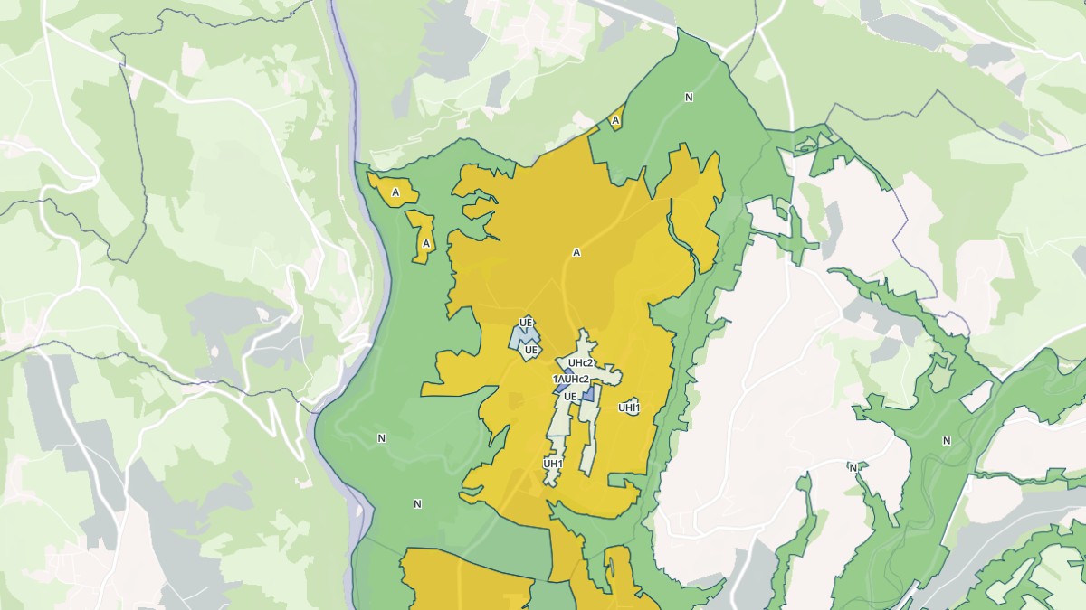 Aperçu cartographique de Challonges, centré sur la commune