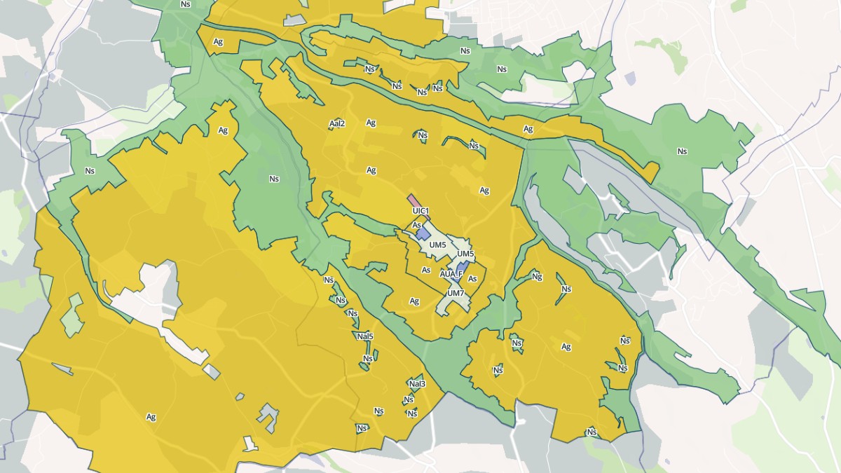 Aperçu cartographique de Carlus, centré sur la commune