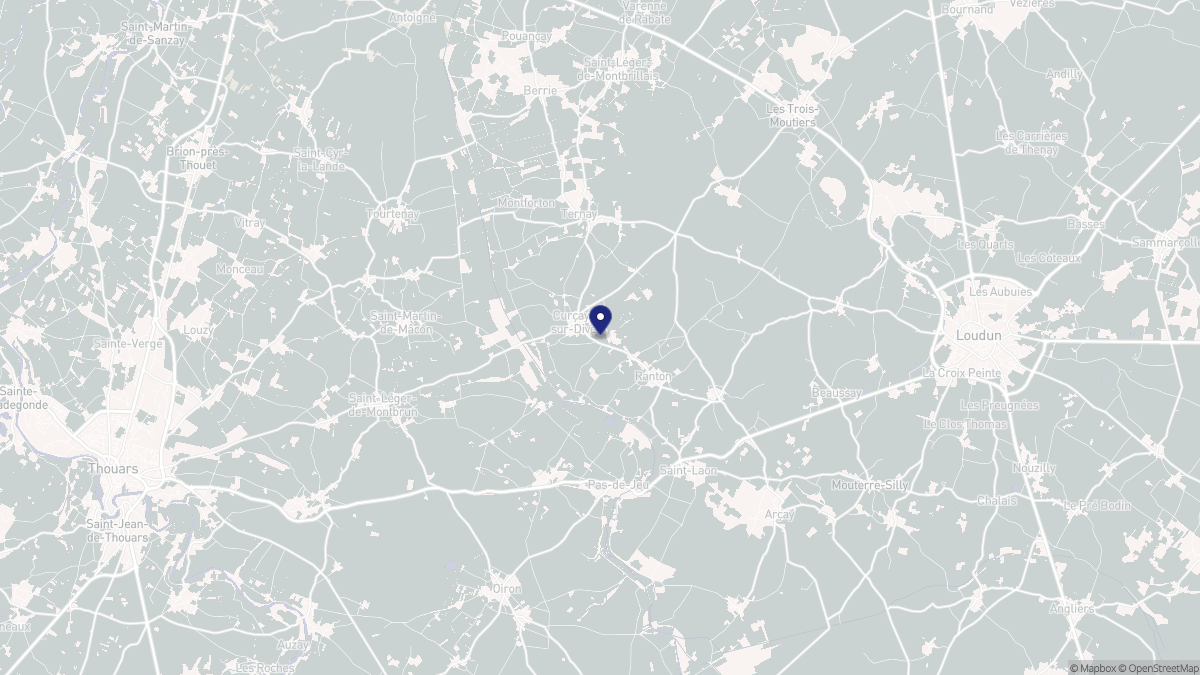 Aperçu cartographique de Curçay-sur-Dive, centré sur la commune