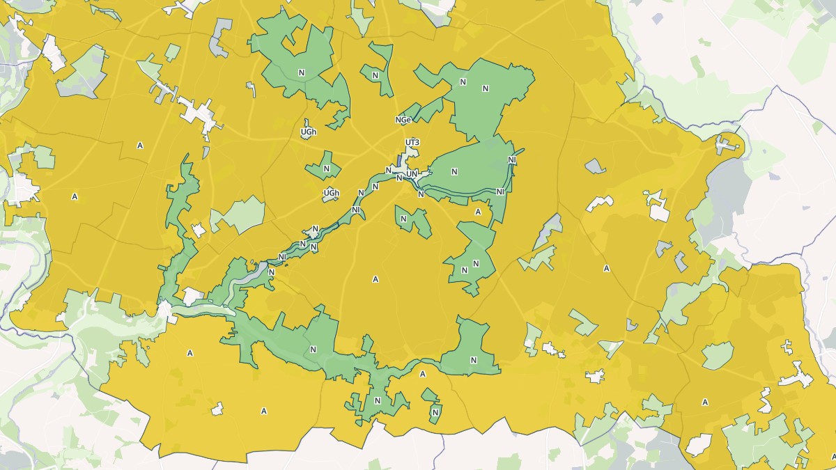 Aperçu cartographique de Genouillé, centré sur la commune
