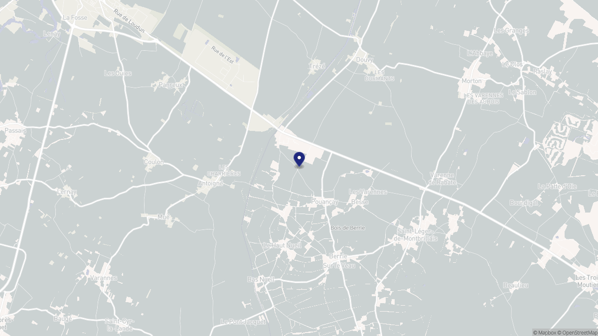 Aperçu cartographique de Pouançay, centré sur la commune
