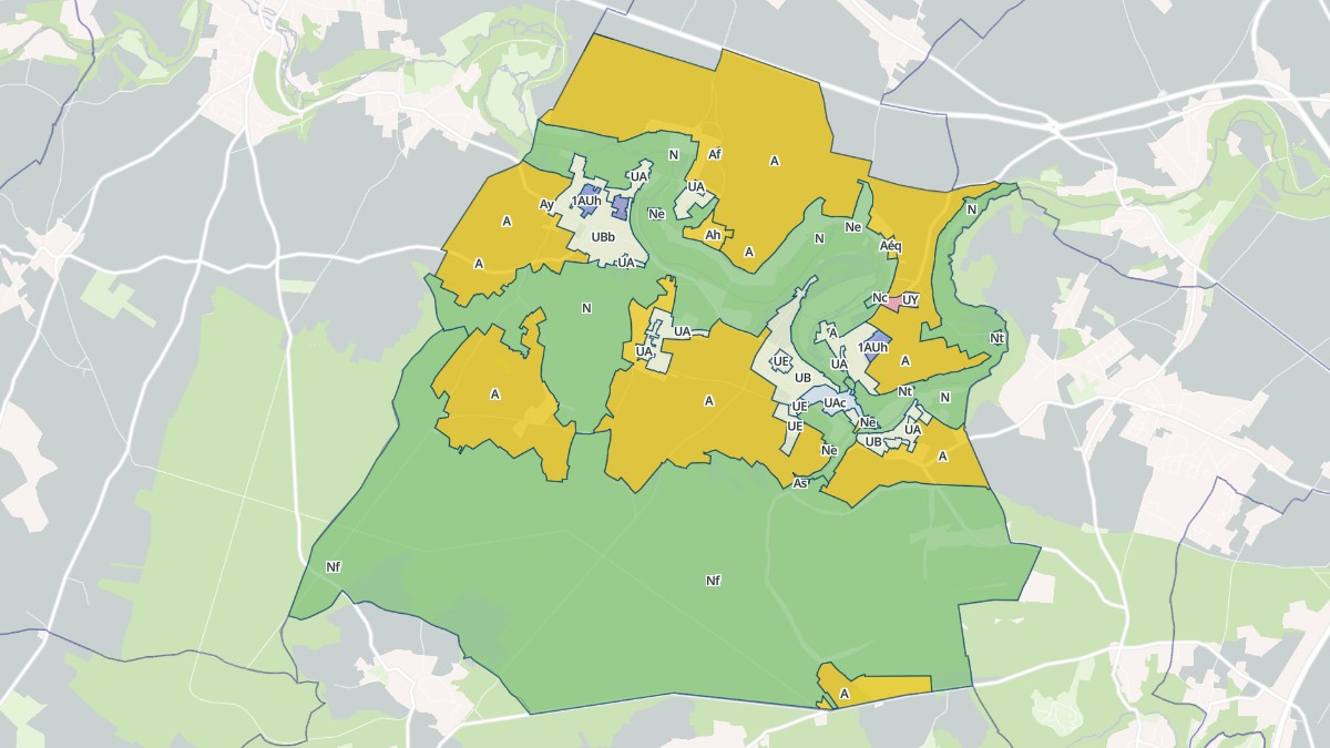 Aperçu cartographique de Quinçay, centré sur la commune