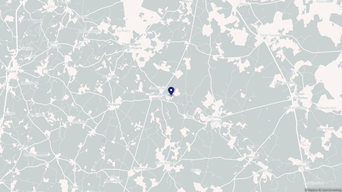 Aperçu cartographique de Sommières-du-Clain, centré sur la commune