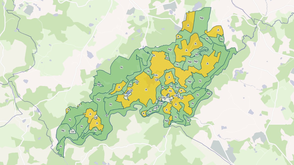 Aperçu cartographique de Le Chalard, centré sur la commune