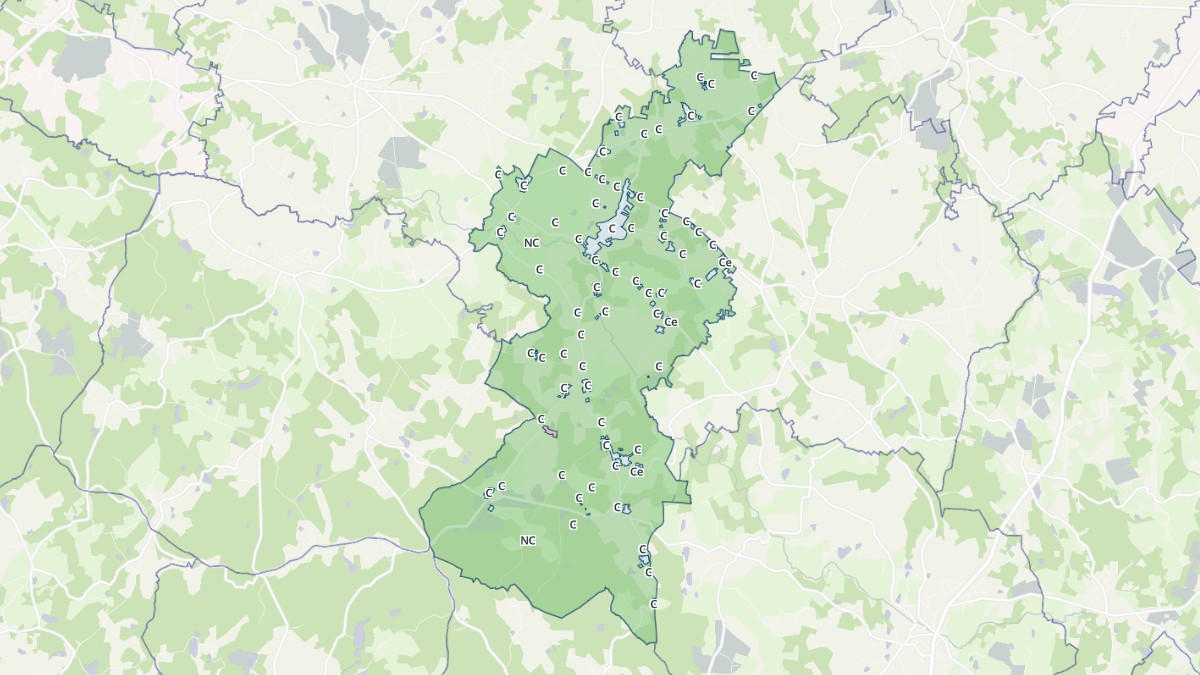 Aperçu cartographique de Champagnac-la-Rivière, centré sur la commune