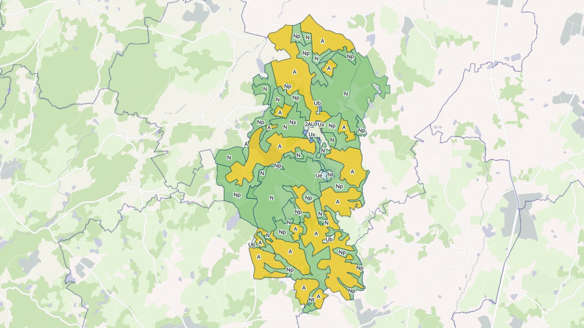 Aperçu cartographique de Saint-Hilaire-les-Places, centré sur la commune